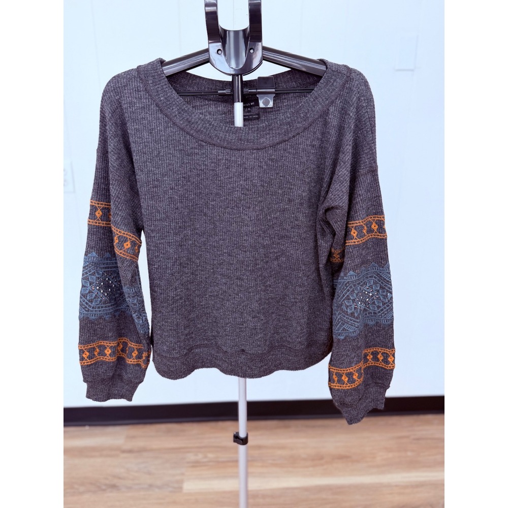 Miss Me Pullover Top Womens XL Gray Excellent Embroidered Studded Ribbed Knit